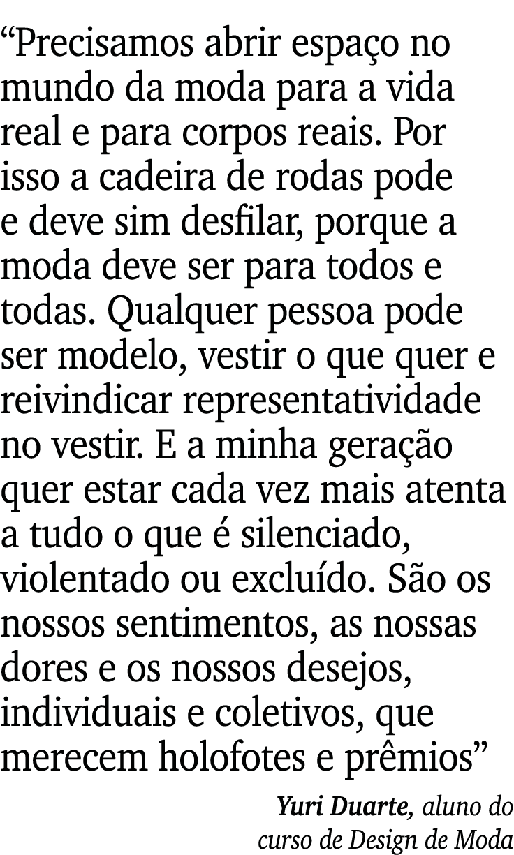  Precisamos abrir espaço no mundo da moda para a vida real e para corpos reais  Por isso a cadeira de rodas pode e de   