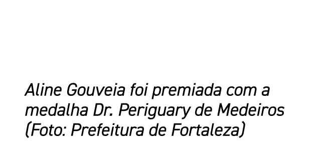 Aline Gouveia foi premiada com a medalha Dr. Periguary de Medeiros (Foto: Prefeitura de Fortaleza)