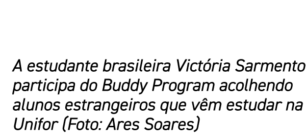 A estudante brasileira Vict ria Sarmento participa do Buddy Program acolhendo alunos estrangeiros que v m estudar na ...
