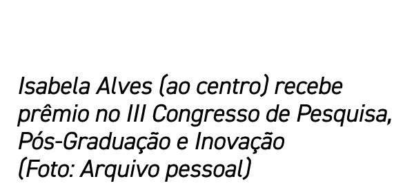 Isabela Alves (ao centro) recebe pr mio no III Congresso de Pesquisa, P s-Gradua o e Inova  o (Foto: Arquivo pessoal)