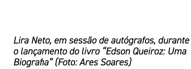 Lira Neto, em sess o de aut grafos, durante o lan amento do livro “Edson Queiroz: Uma Biografia” (Foto: Ares Soares)
