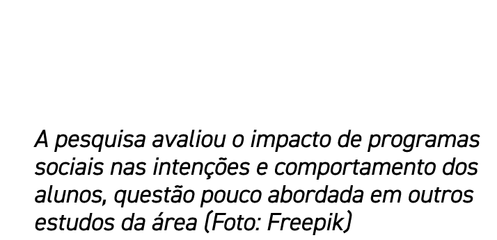 A pesquisa avaliou o impacto de programas sociais nas inten es e comportamento dos alunos, quest o pouco abordada em...