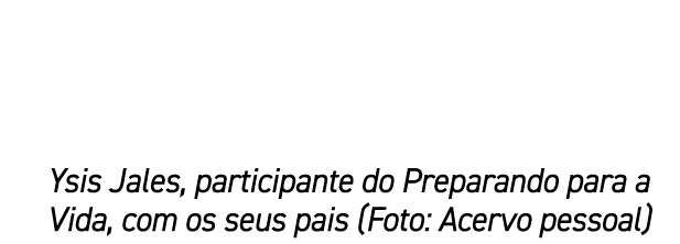 Ysis Jales, participante do Preparando para a Vida, com os seus pais (Foto: Acervo pessoal)