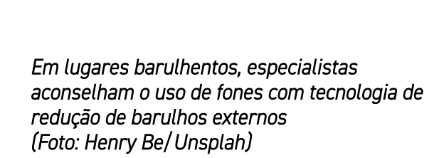 Em lugares barulhentos, especialistas aconselham o uso de fones com tecnologia de redu o de barulhos externos (Foto:...