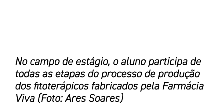 No campo de est gio, o aluno participa de todas as etapas do processo de produ o dos fitoter picos fabricados pela F...