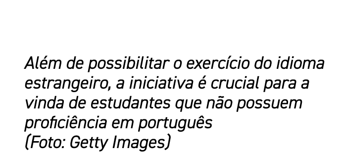 Al m de possibilitar o exerc cio do idioma estrangeiro, a iniciativa  crucial para a vinda de estudantes que n o pos...
