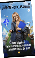 Pessoa segurando uma pasta azul e uma bandeira com s mbolos, com fundo de monumentos internacionais e avi es, ilustrando o tema de miss es internacionais como sala de aula. Description generated by AI