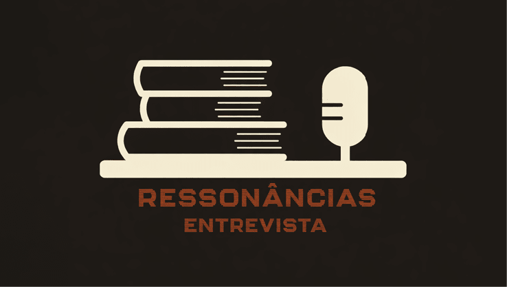 Logotipo estilizado com livros empilhados e microfone ao lado com os textos resson ncias e entrevista em fundo escuro. Description generated by AI