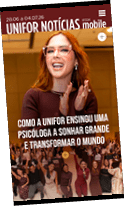 Pessoa com cabelo ruivo e culos sorrindo e aplaudindo em destaque com grupo de pessoas ao fundo em ambiente interno, acompanhada do texto sobre psicologia e transforma  o.  Description generated by AI