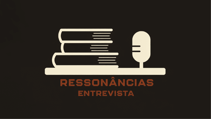 Logotipo com tr s livros empilhados ao lado de um microfone e o texto resson ncias entrevista em fundo escuro. Description generated by AI