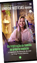 Pessoa com cabelo longo e roupa clara sorri sentada em ambiente interno com decora o aconchegante e texto sobre inspira  o familiar e trajet ria na engenharia el trica.  Description generated by AI