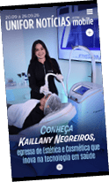 Pessoa com cabelo longo e escuro usando luvas realiza procedimento est tico em outra pessoa reclinada em cadeira, com equipamento tecnol gico ao lado, em ambiente cl nico iluminado em tons de azul. Description generated by AI