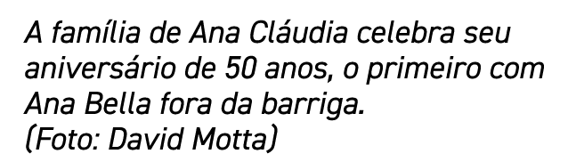 A família de Ana Cláudia celebra seu aniversário de 50 anos, o primeiro com Ana Bella fora da barriga  (Foto: David M   