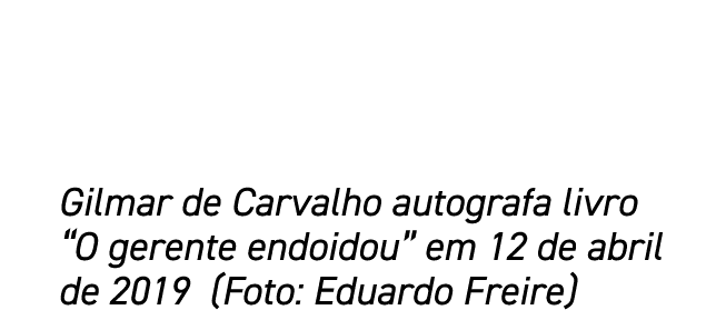 Gilmar de Carvalho autografa livro  O gerente endoidou  em 12 de abril de 2019 (Foto: Eduardo Freire)